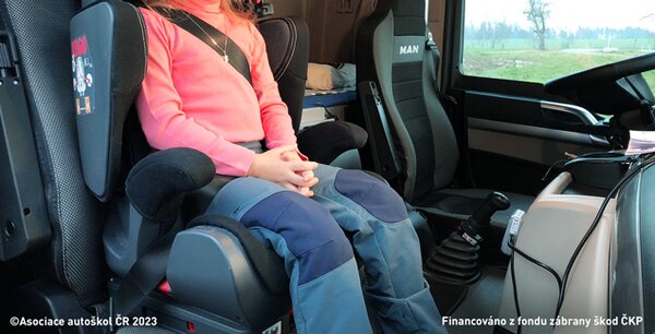Pokud tomu nebrání interní předpis provozovatele vozidla, v kabině nákladního automobilu…