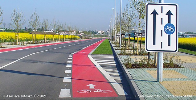 Pokud bude řidič motorového vozidla z výhledu ve vyobrazené dopravní situaci v obci míjet…