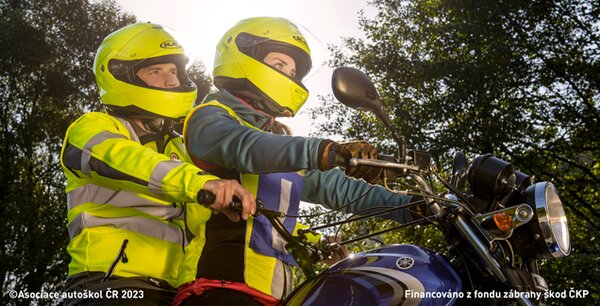 Spolujezdec na motocyklu: Je účastníkem silničního provozu a vztahuje se na něj zákon o…