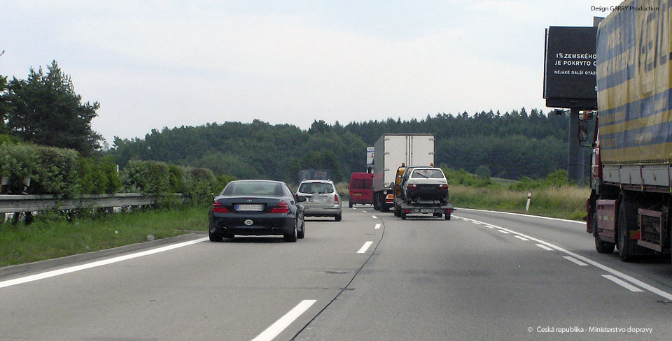 Přípojné vozidlo, které jede v prostředním jízdním pruhu, má nejvyšší povolenou rychlost…