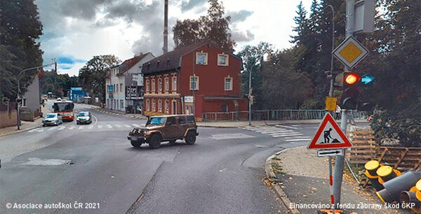 Na uvedené křižovatce řidič vozidla z výhledu