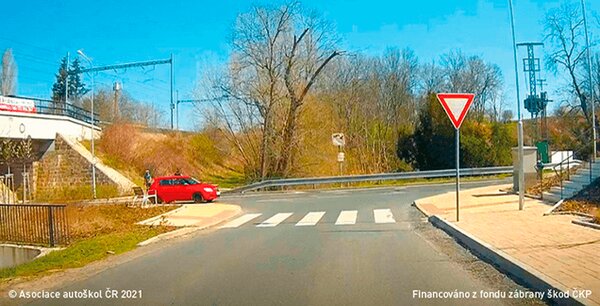 Smí řidič z výhledu zastavit vozidlo na přechodu pro chodce, aby měl náležitý výhled do…