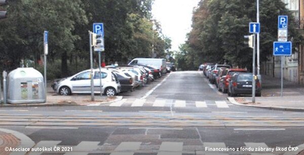 Jakou nejvyšší rychlostí můžete pokračovat po projetí křižovatky v přímém směru