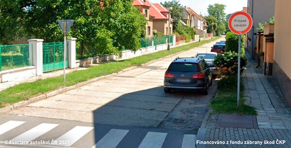 Může řidič projet úsekem označeným vyobrazenou dopravní značkou "Jiný zákaz",když si chce…